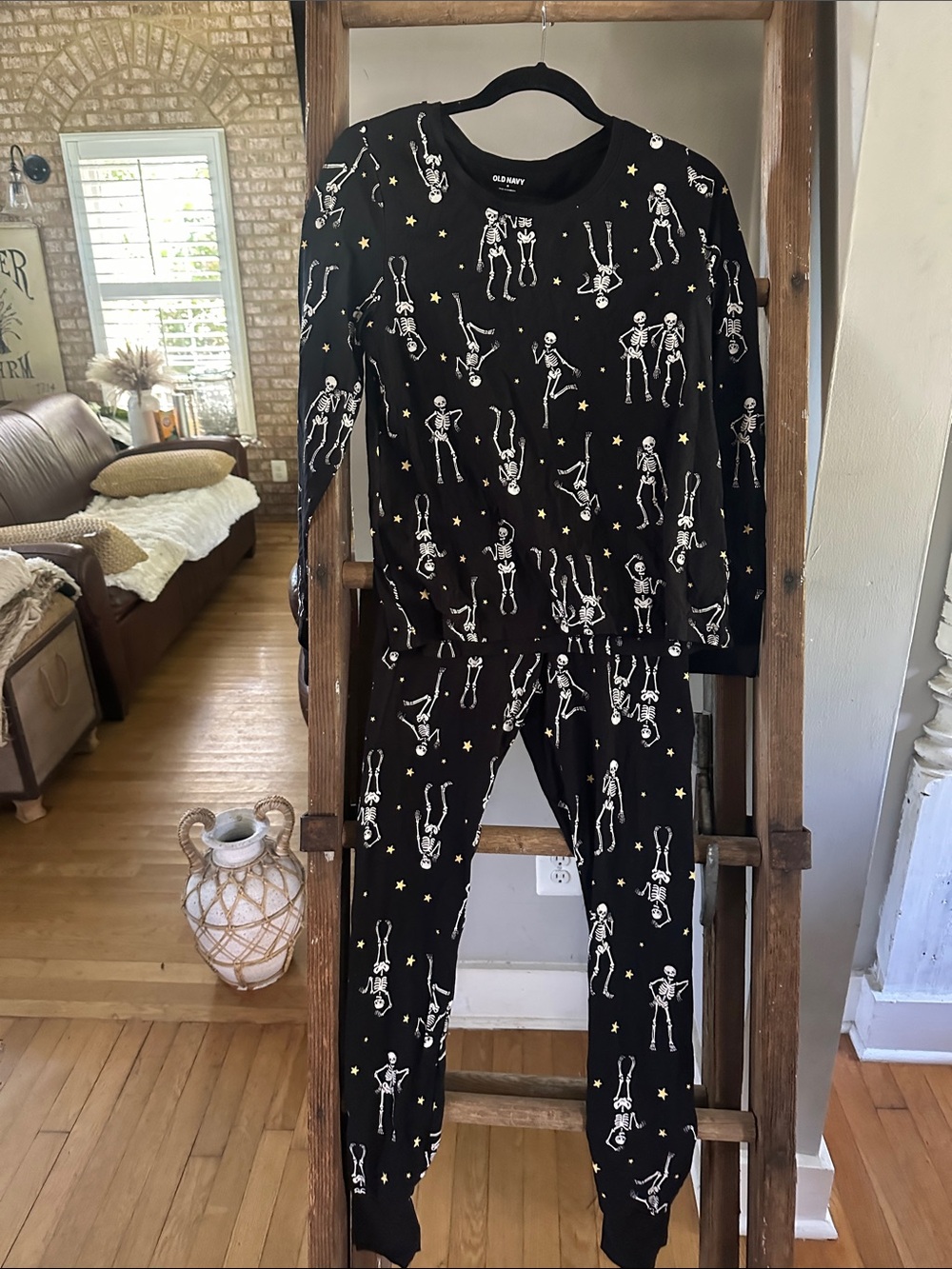 OLD NAVY HALLOWEEN PRINT PAJAMAS SKELETONS MEDIUM EXCELLENT 2 PIECES